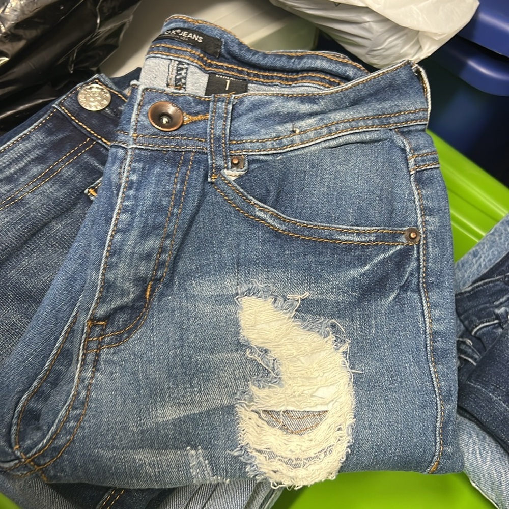 𝅺RedFox distressed jeans